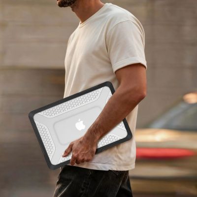 9. Etui Tech-Protect Kevlar Pro na MacBook Neo 13" 2026 - czarno-przezroczyste