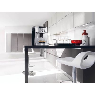 8. Ekspres ciśnieniowy automatyczny DeLonghi Magnifica S ECAM 22.110.SB (1450W; kolor srebrny)