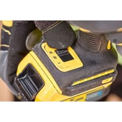 8. Zakrętarka udarowa 1/4" 18V XR DCF870N DEWALT