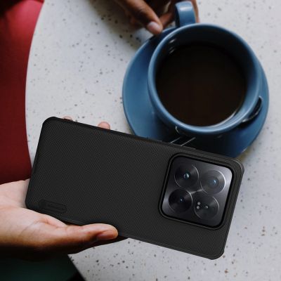 12. Wzmocnione etui Nillkin Super Frosted Shield Pro do Xiaomi 14 Pro - czarny