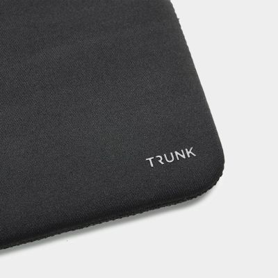 6. Etui na MacBook Pro 16 cali Trunk, kolor czarny
