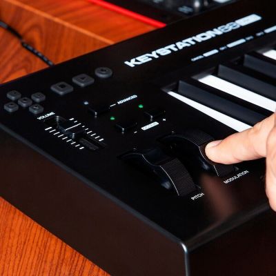 8. M-AUDIO Keystation 88 III - Klawiatura Sterująca