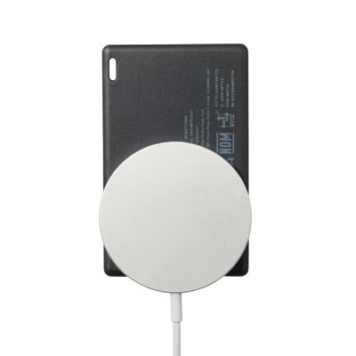 6. UAG Metropolis Wallet - portfel z podstawką w zestawie z kartą lokalizującą (Apple Find My i Google Find Hub), kompatybilny z MagSafe (kevlar black)