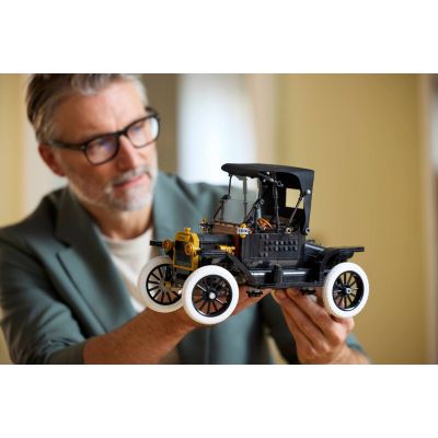 32. LEGO Icons 11376 - Ford Model T