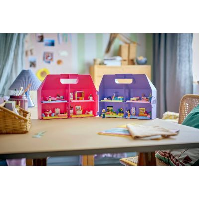 12. LEGO Friends 42697 - Kreatywna walizka z domkiem dla lalek