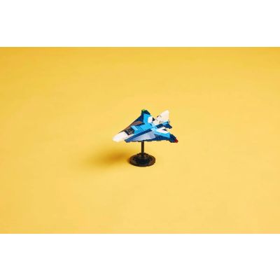 7. LEGO CREATOR 3w1 31160 Statek powietrzny: samolot wyścigowy