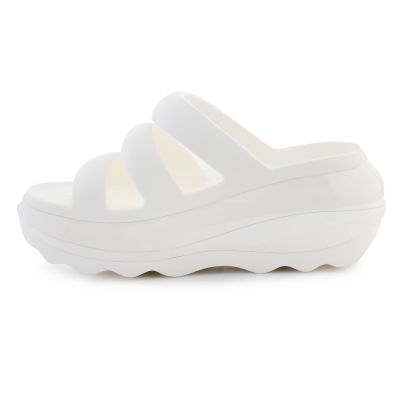 6. Klapki Crocs Mega Crush Triple Strap 209842-0WV