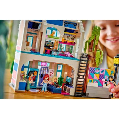 26. LEGO Friends 42687 - Dom rodziny Liann