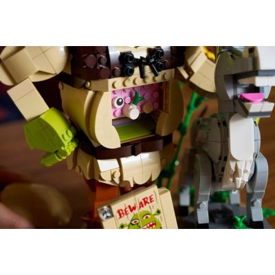 9. LEGO Icons 72423 - Shrek, Osioł i Kot w butach