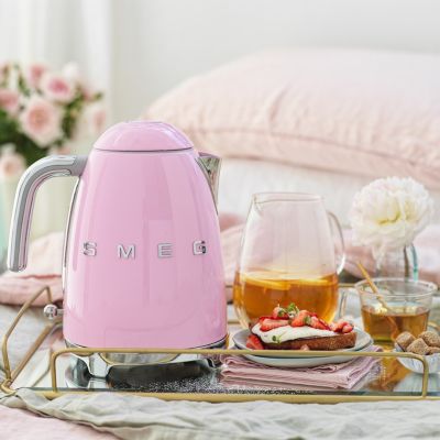6. Czajnik Smeg KLF03PKEU Róża