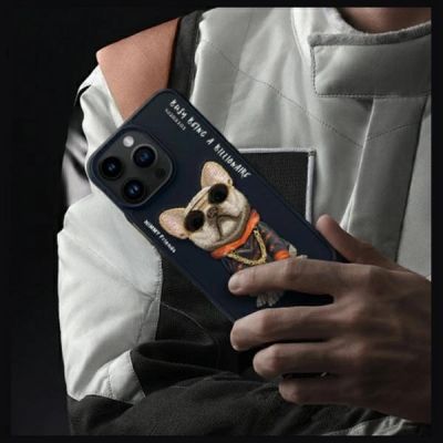 10. Etui Nimmy Glasses Cool Dog do iPhone 15 Pro - czarne