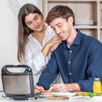 7. Opiekacz do kanapek Black+Decker BXSA753E