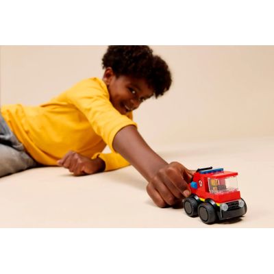 7. LEGO City 60482 Wyścigówki: ciężarówka strażacka