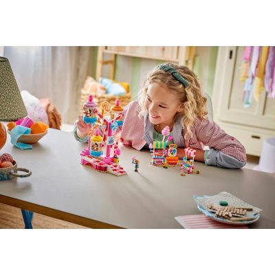25. LEGO Friends 42700 - Cukierkowo-babeczkowy diabelski młyn