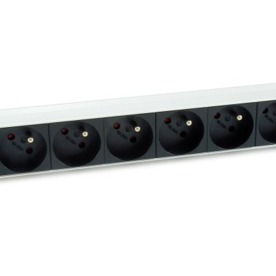 3. Equip 333313 rozdzielacz zasilania PDU 8 x gniazdo sieciowe 1U Czarny, Srebrny
