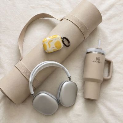 6. Etui Tech-Protect Lamano na AirPods Pro 3 - żółto-białe