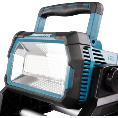 17. Makita DML809 lampa LED