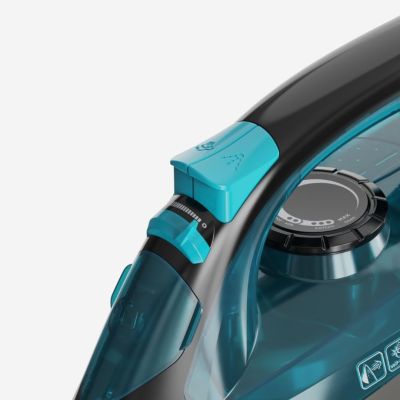 4. Żelazko Black+Decker BXIR2201E