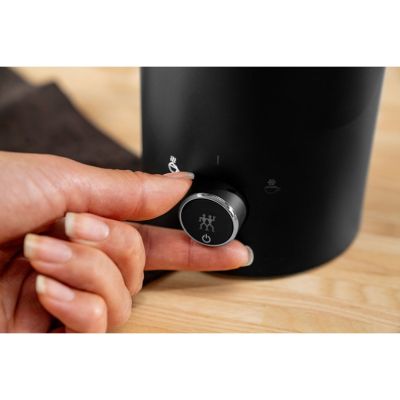 14. Spieniacz do mleka ZWILLING Enfinigy - Czarny