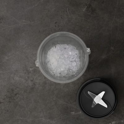 13. Blender kielichowy ELECTROLUX E4CB1-6ST