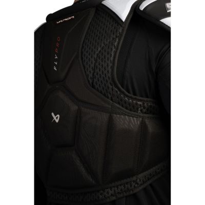 4. Naramienniki hokejowe Bauer Vapor Flypro Int 1064789