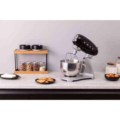 9. Robot kuchenny SMEG SMF04BLEU