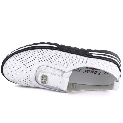 4. Skórzane półbuty damskie ażurowe na platformie białe S.Barski 7092