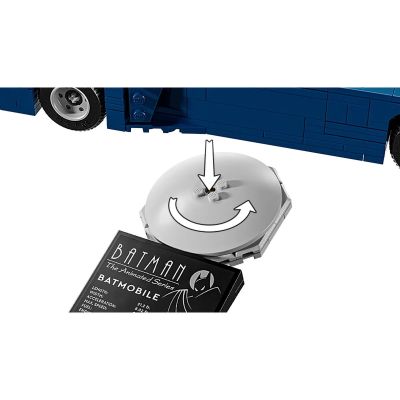 5. LEGO Super Heroes 76274 Batman z batmobilem kontra Harley Quinn i Mr. Freeze