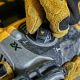 7. Młot wiercąco-kujący SDS Aku 18V DCH274N-XJ DEWALT