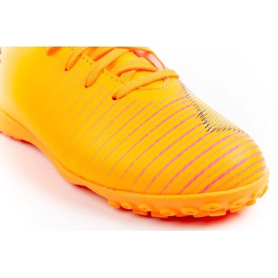 5. Buty dziecięce sportowe turfy Puma Future 8 Play TT obuwie piłkarskie pomarańczowe