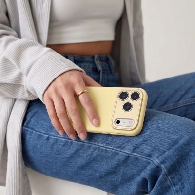 6. Etui Tech-Protect Uniq MagSafe CC na iPhone 18 Pro / 17 Pro - żółte