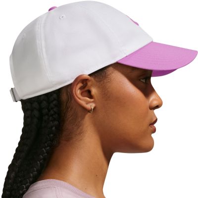 4. Czapka z daszkiem Nike Club biało-różowa FB5368 103