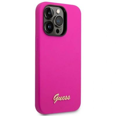4. Etui Guess Silicone Vintage Gold Logo na iPhone 14 Pro Max - fuksja