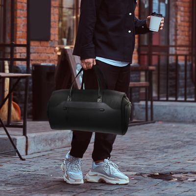 11. Torba podróżna Wozinsky Premium na garnitur z kieszenią na mokre rzeczy (45 l) - czarna