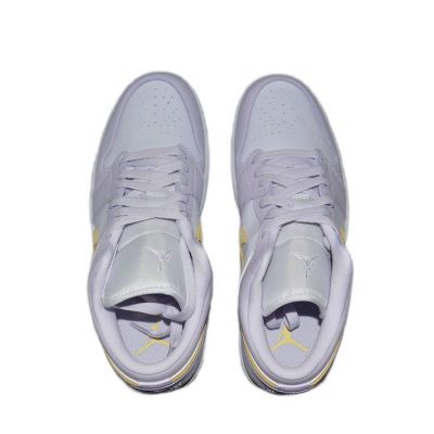 5. Buty damskie Air Jordan 1 Low Wmns 'Barely Grape' - DC0774-501