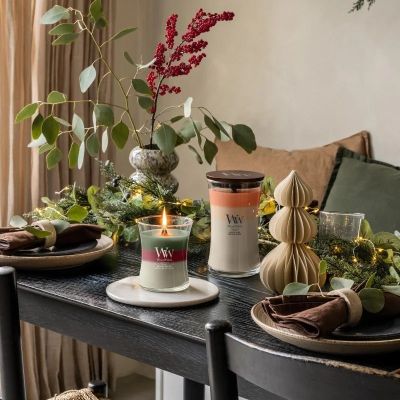 2. Świeca średnia HOLIDAY GARLAND WOODWICK