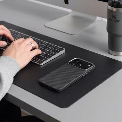 7. Etui Tech-Protect Ion Carbon MagSafe na iPhone 18 Pro Max / 17 Pro Max - czarno-srebrne
