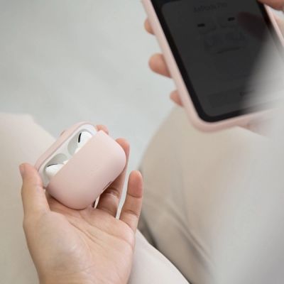 3. Etui UNIQ Silicone na AirPods Pro - lawendowe