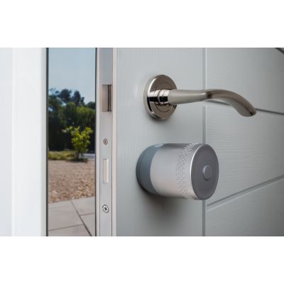 21. Inteligentny zamek do drzwi Yale Linus Smart lock L2 Lite Black