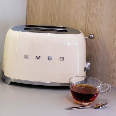 6. Toster SMEG TSF01CREU