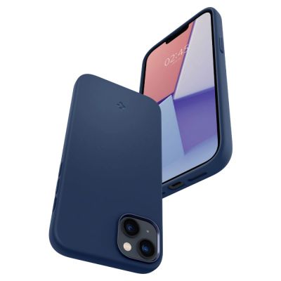 8. Etui Spigen Silicone Fit Mag z MagSafe na iPhone 14 Plus - niebieskie