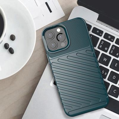 3. Thunder Case elastyczne pancerne etui pokrowiec iPhone 13 Pro Max zielony