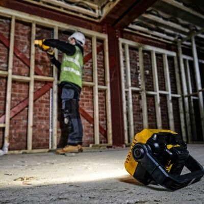 6. Lampa Led Aku 18V DCL077-XJ DEWALT