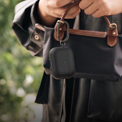 6. Etui Ringke Onyx Magnetic MagSafe na AirPods Pro 3 - czarne
