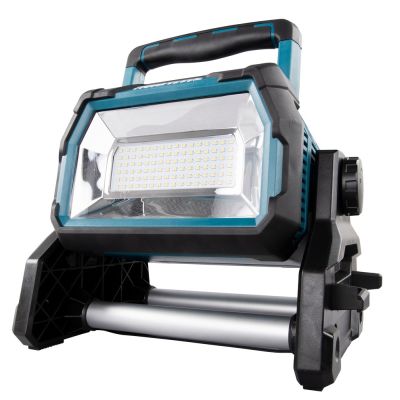 12. Makita DML809 lampa LED