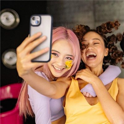 5. Etui Spigen Crystal Hybrid na iPhone 15 Plus - przezroczysto-czarne