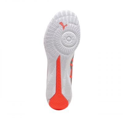 6. Buty piłkarskie Puma Ultra 5 Match IT M 108346 01