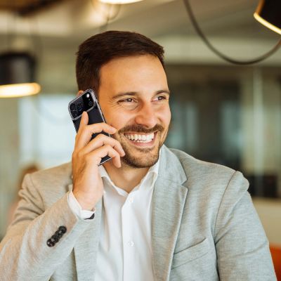 8. Etui Dux Ducis Clin na iPhone 18 Pro / 17 Pro - przezroczyste