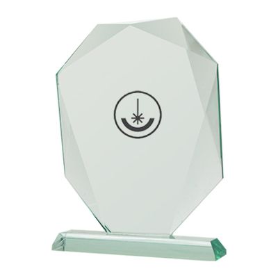 3. Trofeum szklane grawerowane z etui