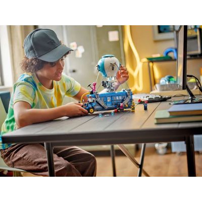 7. LEGO FORTNITE 77073 Bus bojowy